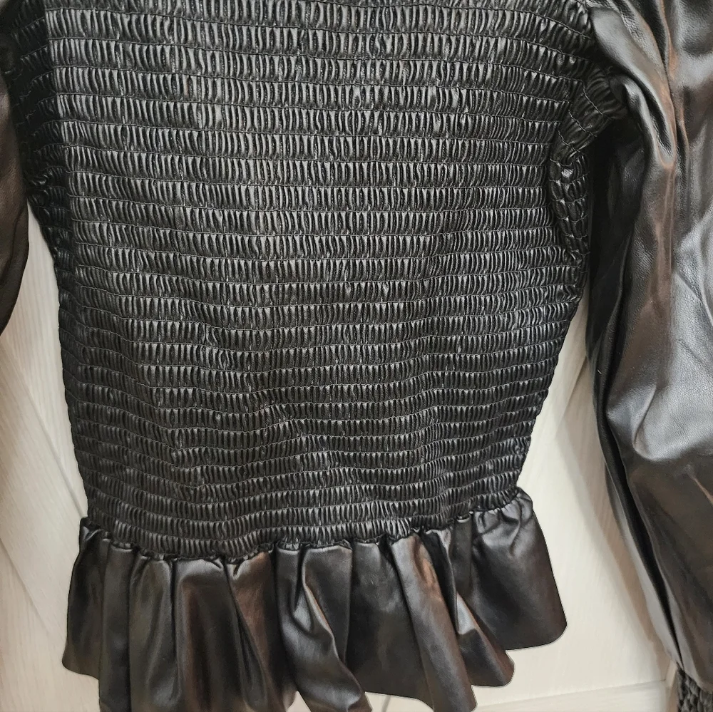 Size Small 7 For All Mankind Crop Top - Picture 4 of 8